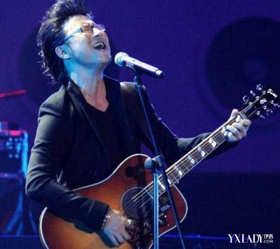 大桥上汪峰背景,汪峰歌声响彻云霄